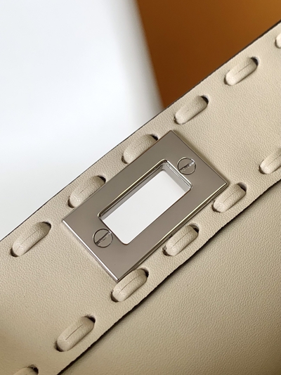 フェンディバッグ着用イメージ